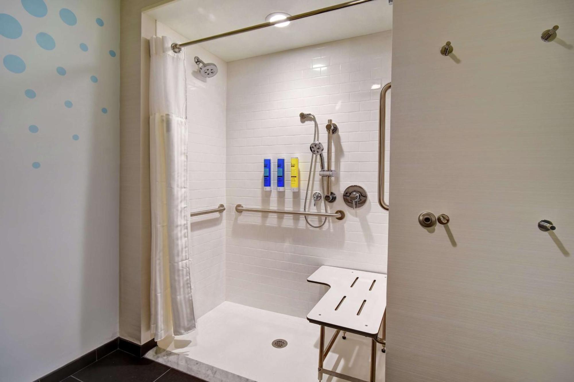 Tru By Hilton Raleigh Durham Airport Hotel Morrisville Exterior photo